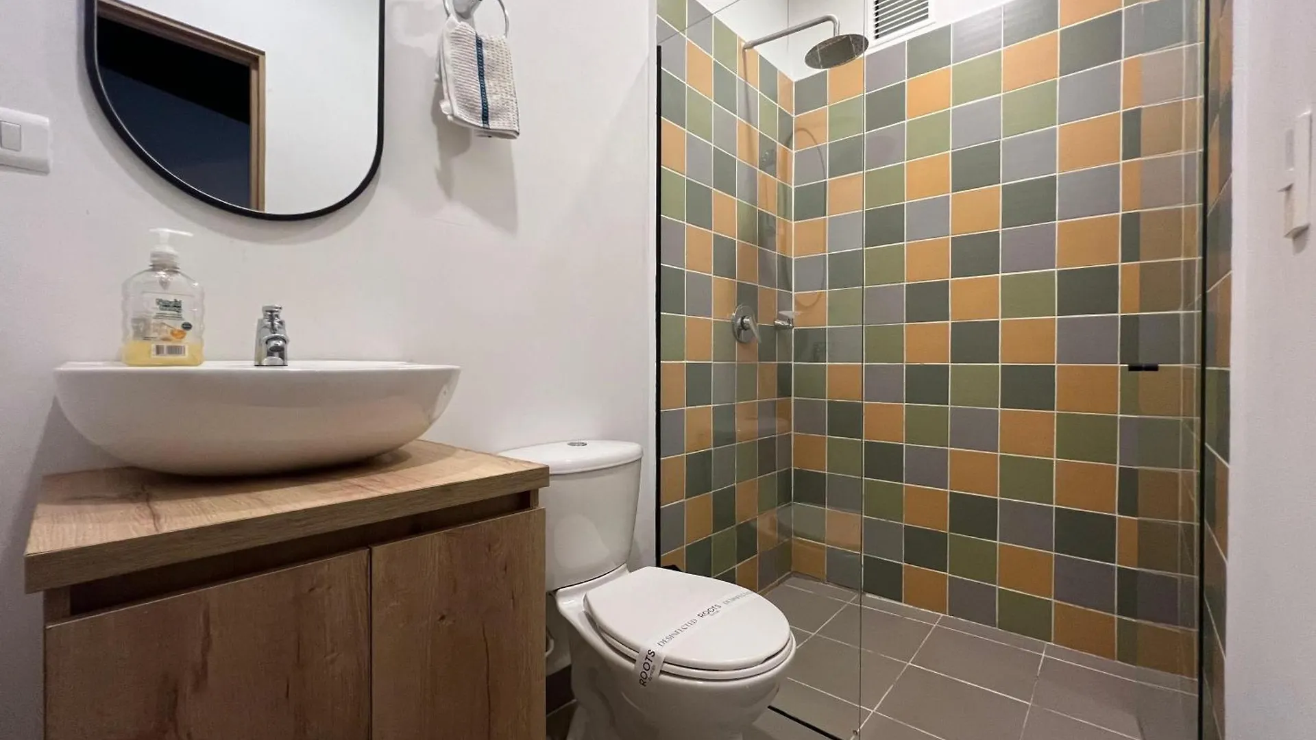 Loft Equipado En Poblado Cerca De Envigado Frn107 By Roots Rentals 메딜린