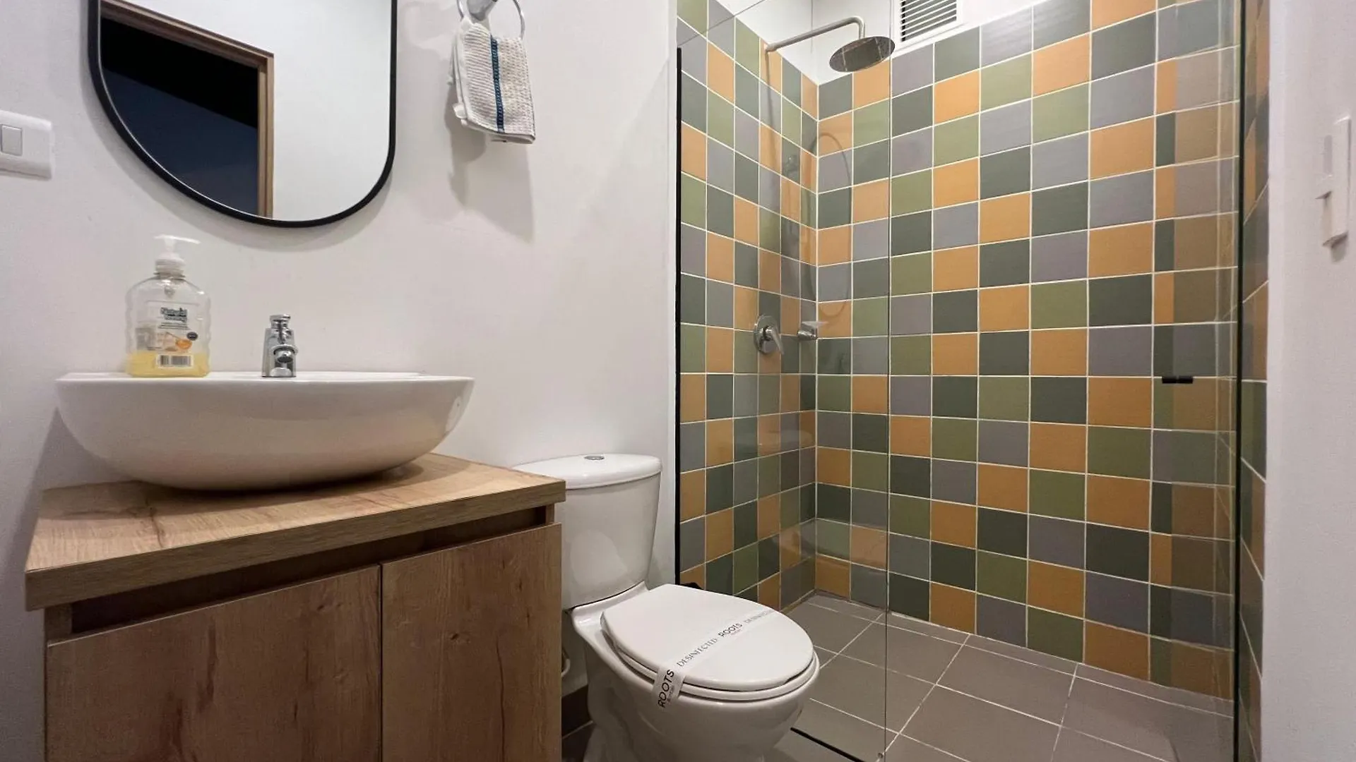 아파트 Loft Equipado En Poblado Cerca De Envigado Frn107 By Roots Rentals 메딜린 콜롬비아